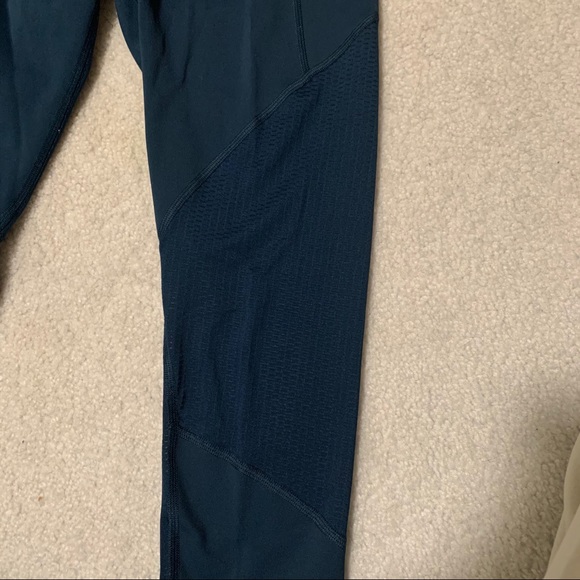 CROPPED ATHLETA LEGGINGS - Picture 2 of 5